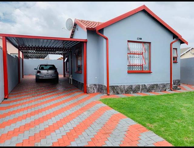 3 BEDROOM PROPERTY TO RENT IN FLEURHOF